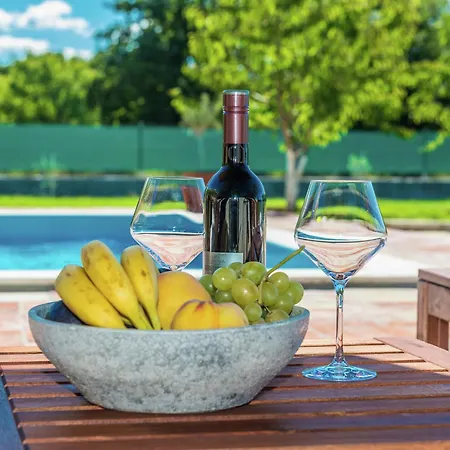 Charming With Private Pool Holiday home *